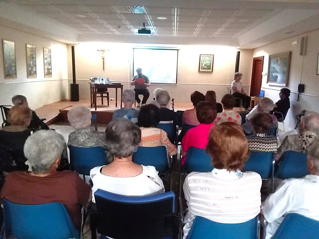 Presentación en la Residencia Madre Carmen 4 arreglada